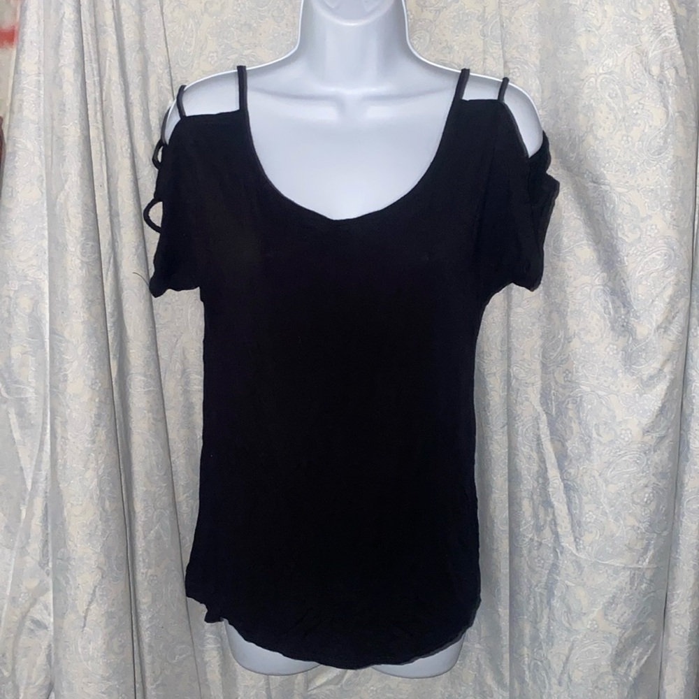 Isaac Liev Women’s Pullover cold shoulder Shirt Black Size L